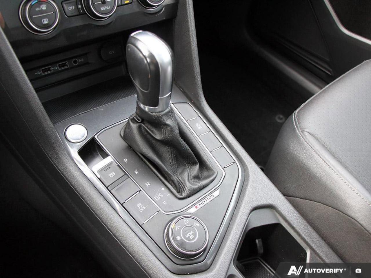 2018 Volkswagen Tiguan ComfortlineCERTIFIED AS-TRADED, NAVIGATION, HTD SE Photo