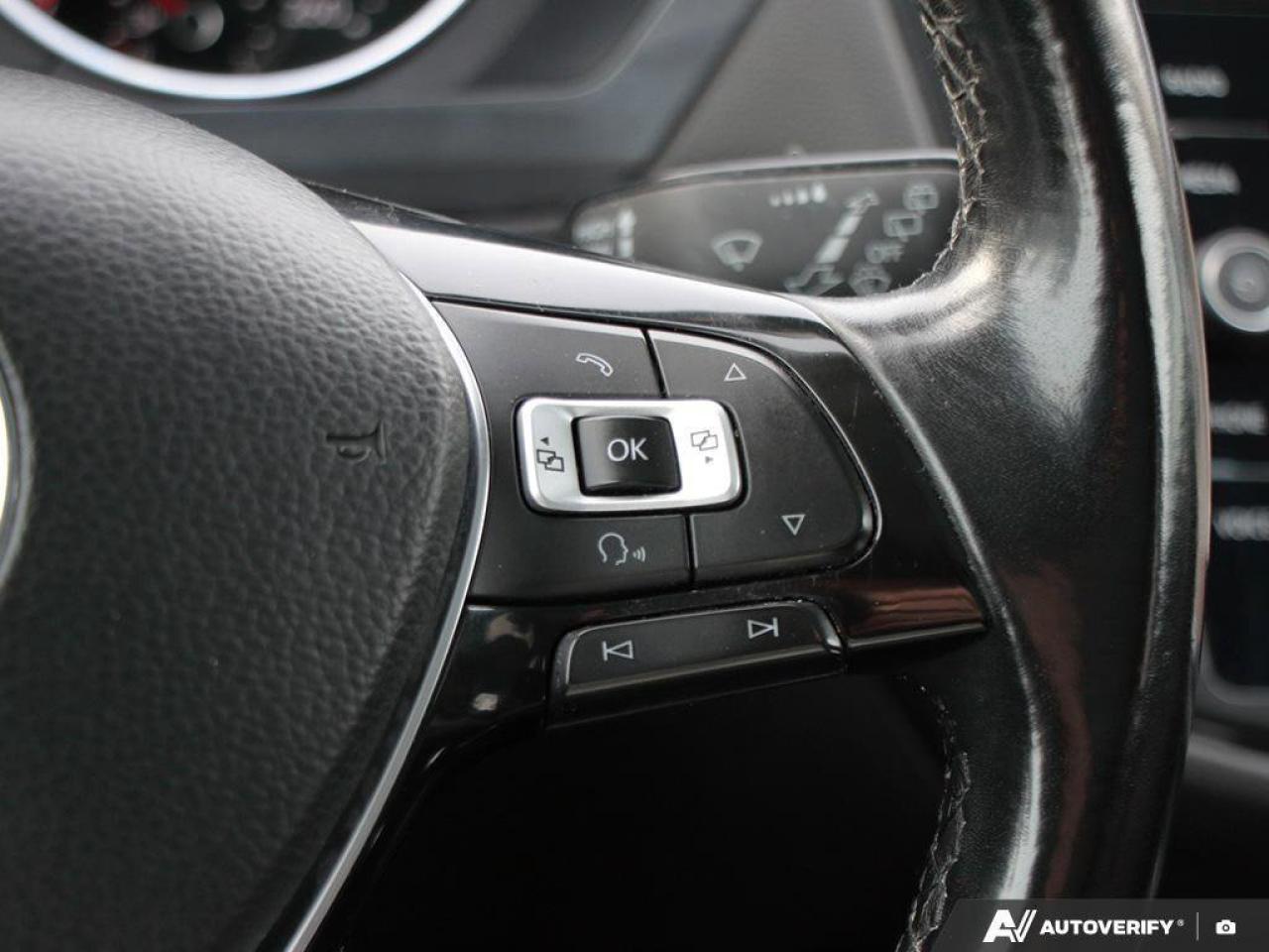 2018 Volkswagen Tiguan ComfortlineCERTIFIED AS-TRADED, NAVIGATION, HTD SE Photo