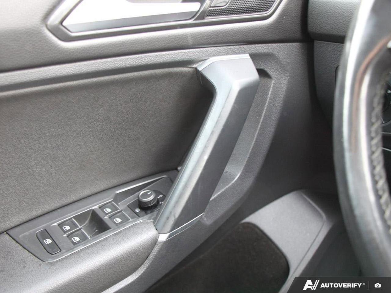 2018 Volkswagen Tiguan ComfortlineCERTIFIED AS-TRADED, NAVIGATION, HTD SE Photo