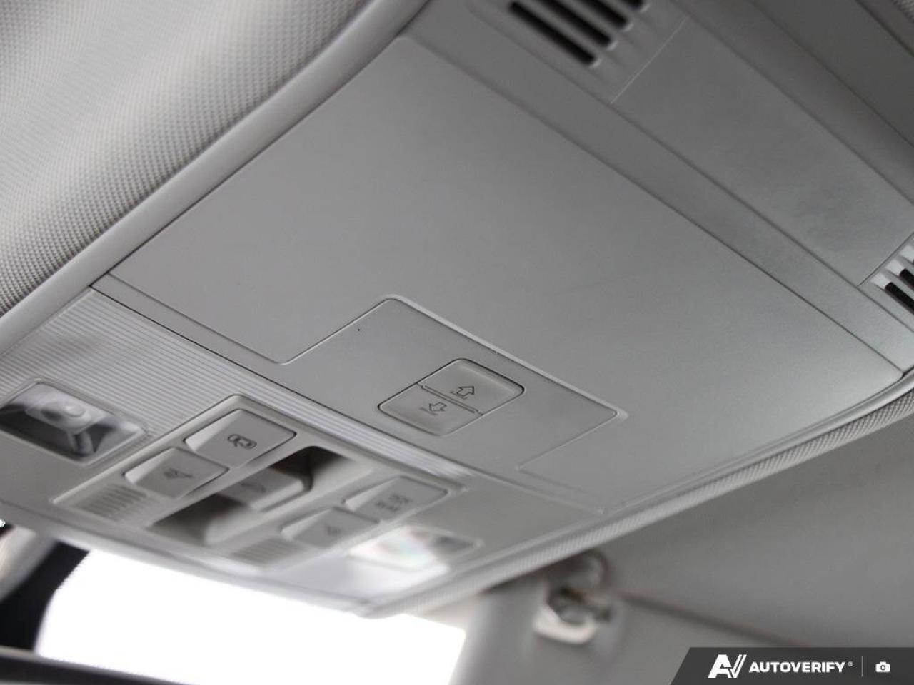 2018 Volkswagen Tiguan ComfortlineCERTIFIED AS-TRADED, NAVIGATION, HTD SE Photo