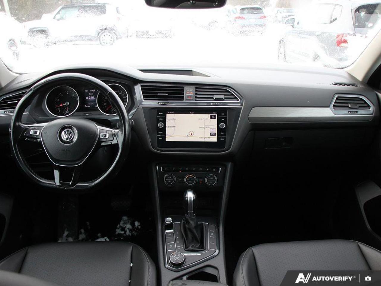 2018 Volkswagen Tiguan ComfortlineCERTIFIED AS-TRADED, NAVIGATION, HTD SE Photo