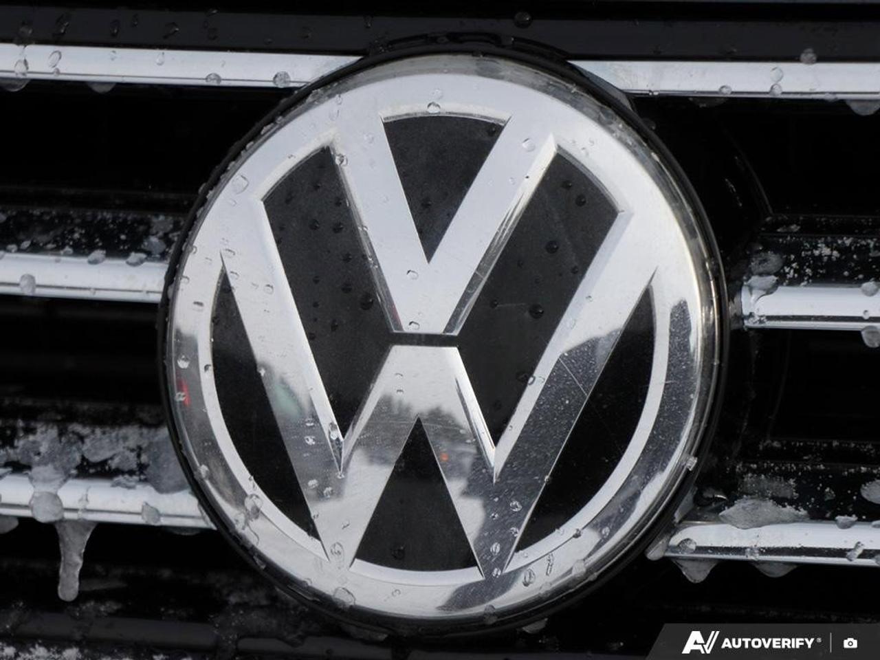 2018 Volkswagen Tiguan ComfortlineCERTIFIED AS-TRADED, NAVIGATION, HTD SE Photo