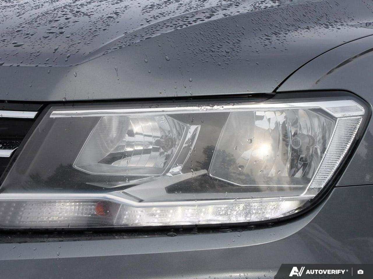 2018 Volkswagen Tiguan ComfortlineCERTIFIED AS-TRADED, NAVIGATION, HTD SE Photo