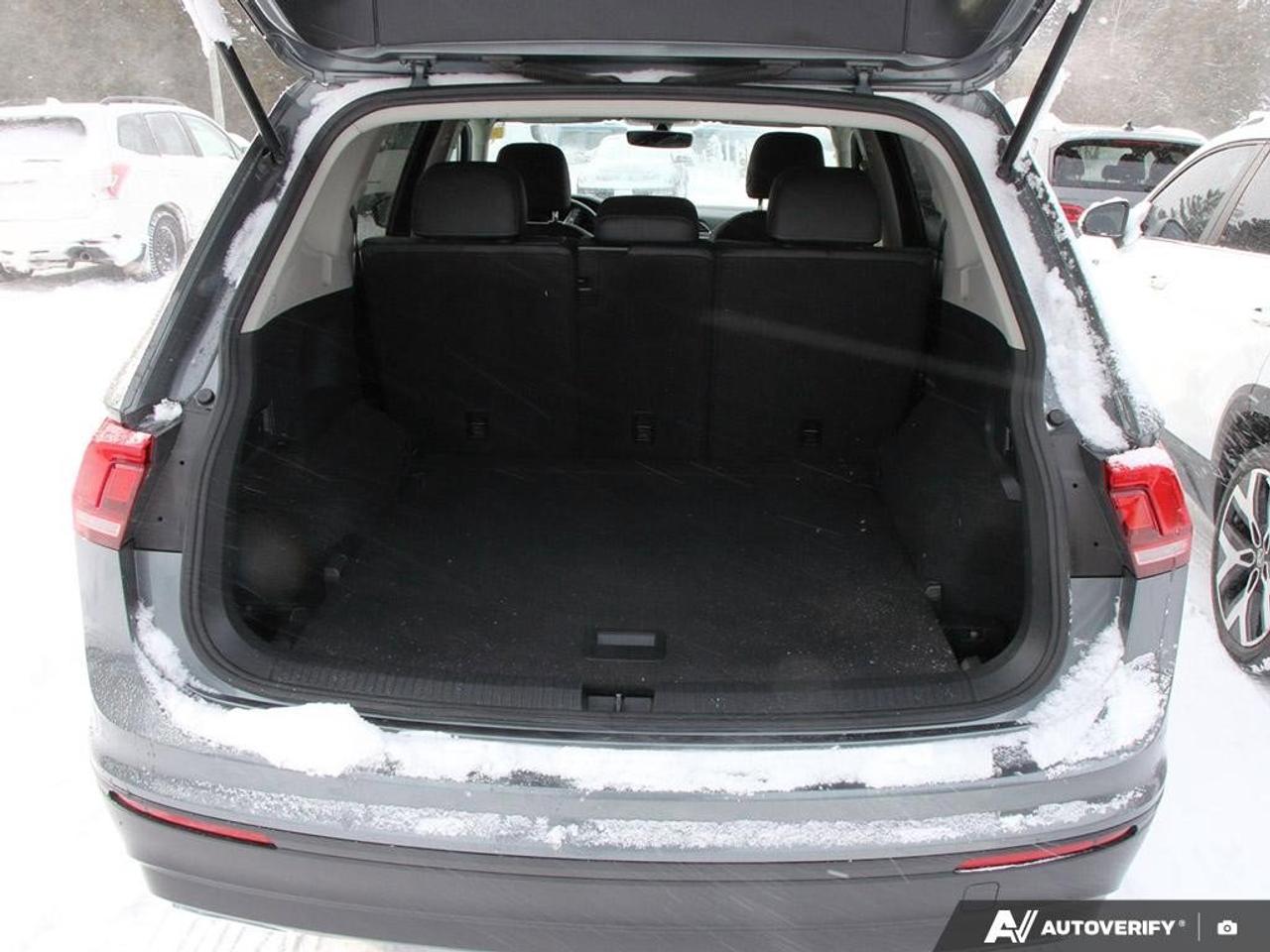 2018 Volkswagen Tiguan ComfortlineCERTIFIED AS-TRADED, NAVIGATION, HTD SE Photo