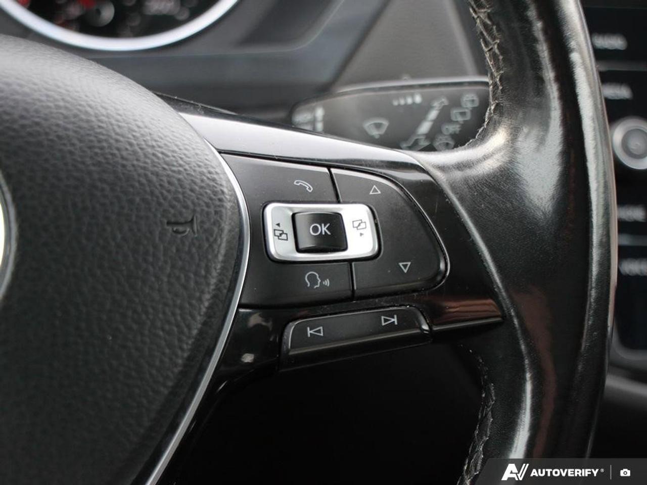 2018 Volkswagen Tiguan ComfortlineCERTIFIED AS-TRADED, NAVIGATION, HTD SE Photo