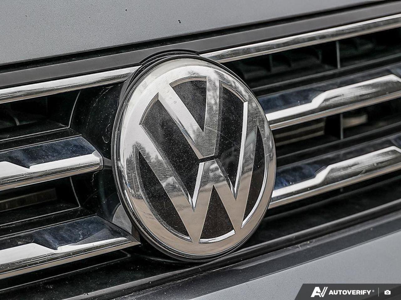 2018 Volkswagen Tiguan ComfortlineCERTIFIED AS-TRADED, NAVIGATION, HTD SE Photo