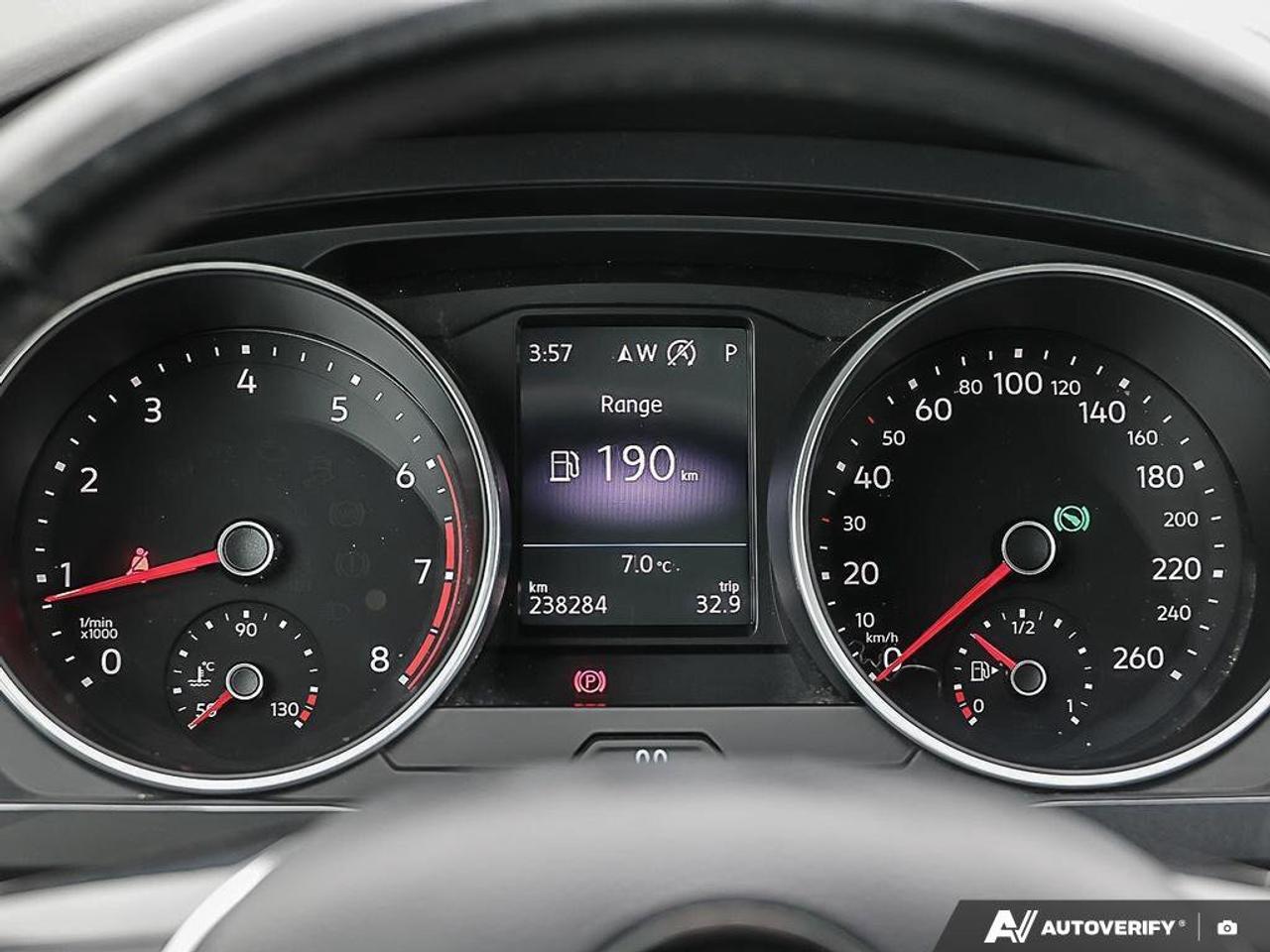 2018 Volkswagen Tiguan ComfortlineCERTIFIED AS-TRADED, NAVIGATION, HTD SE Photo