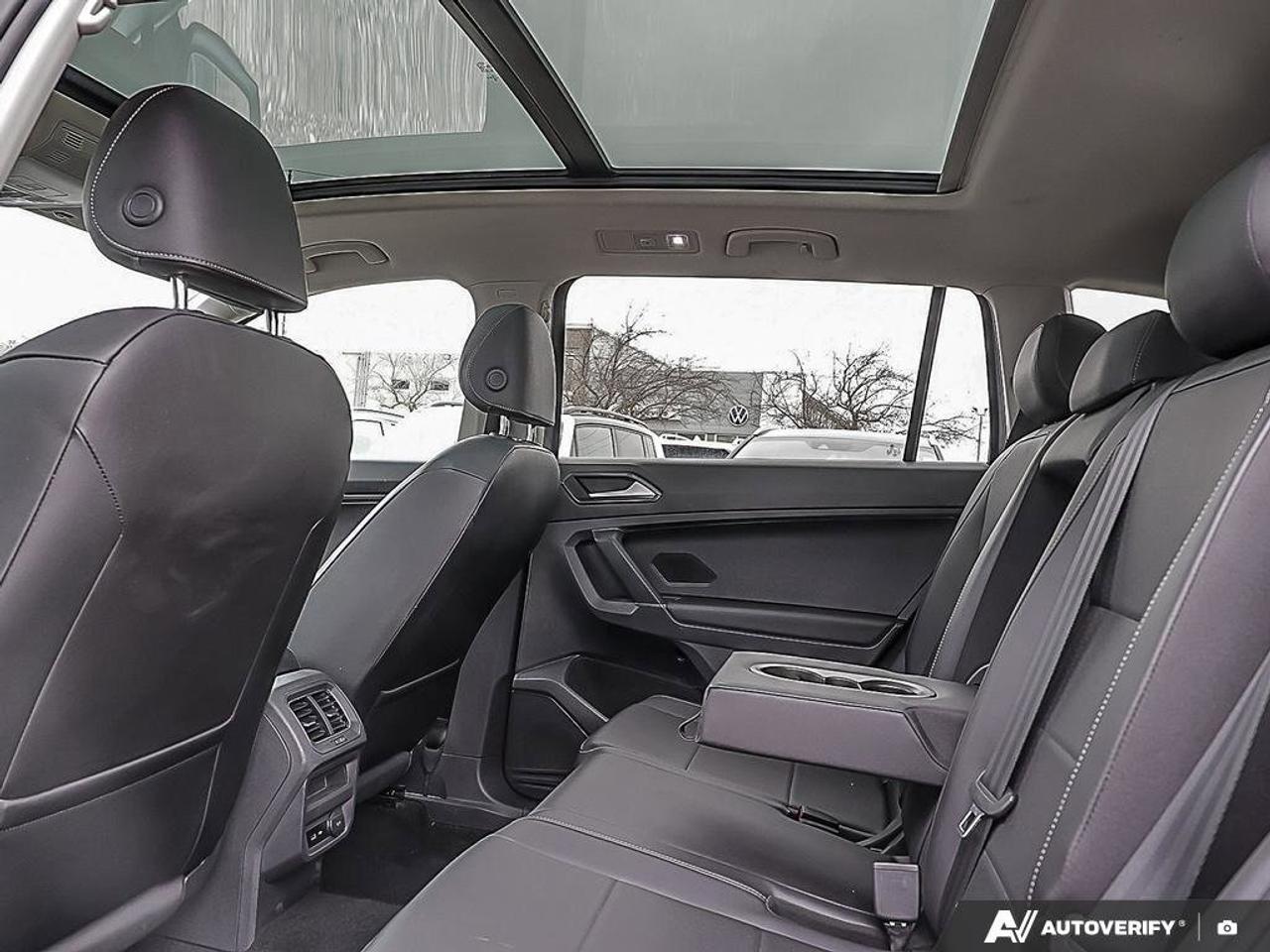 2018 Volkswagen Tiguan ComfortlineCERTIFIED AS-TRADED, NAVIGATION, HTD SE Photo