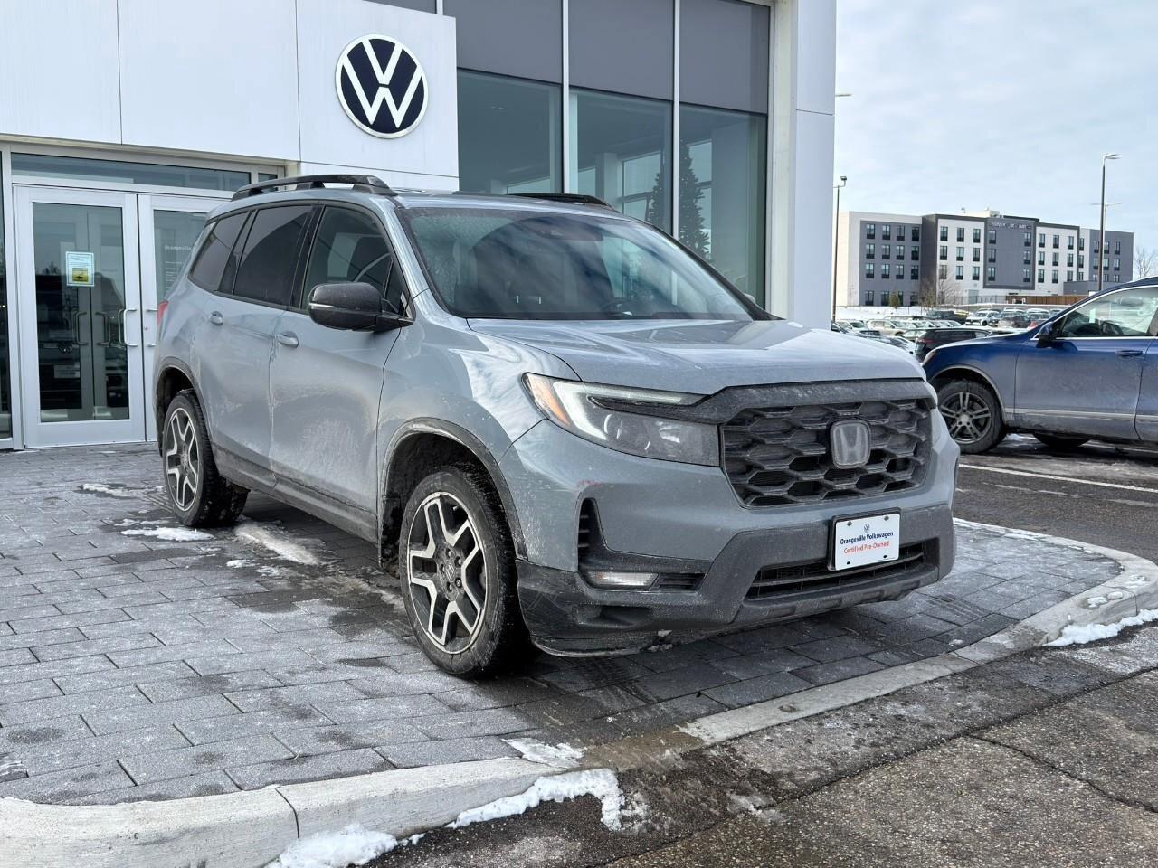 2023 Honda Passport TouringACCIDENT-FREE, HTD + CLD SEATS, SUNROOF, NA Photo