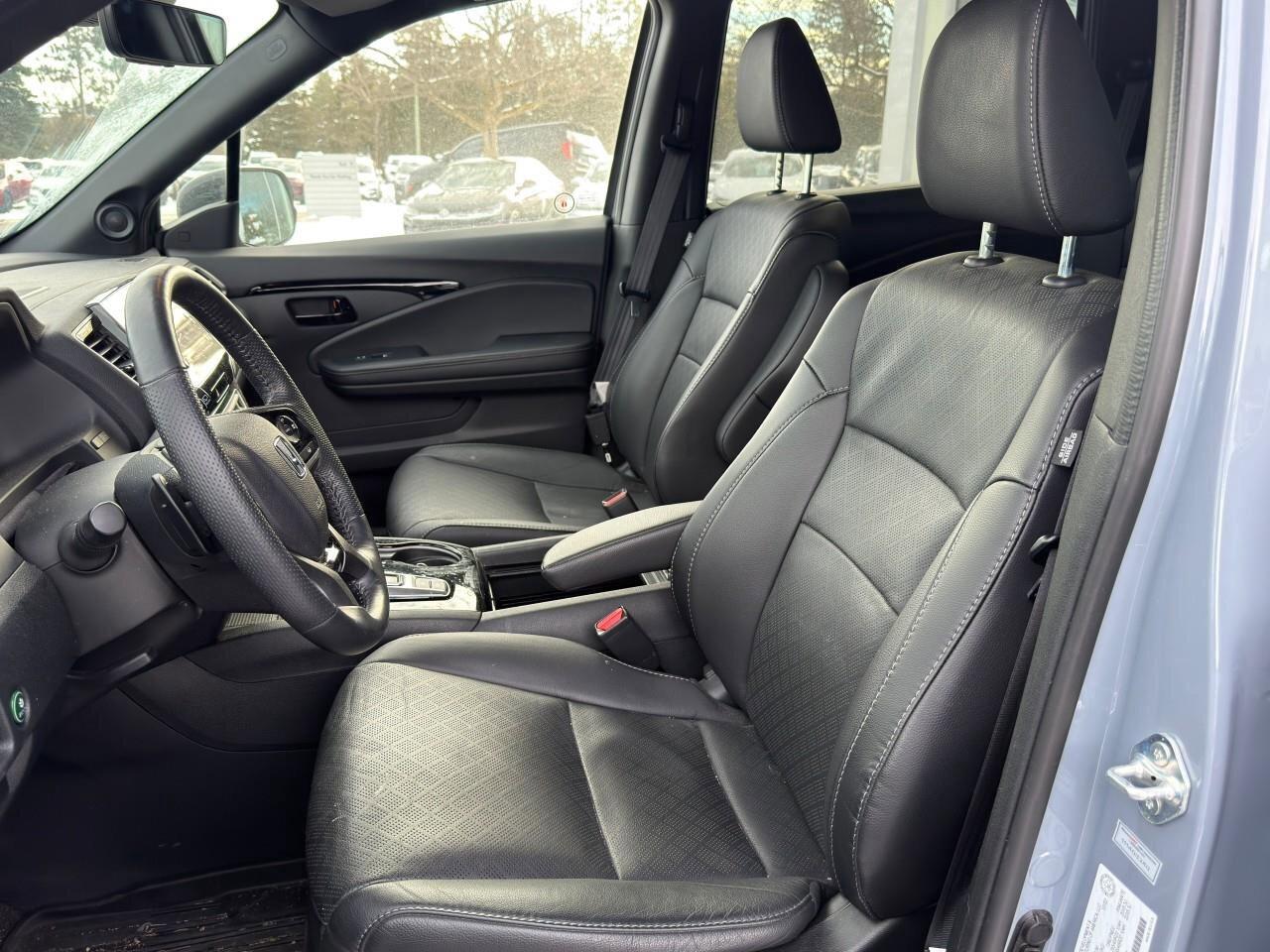 2023 Honda Passport TouringACCIDENT-FREE, HTD + CLD SEATS, SUNROOF, NA Photo