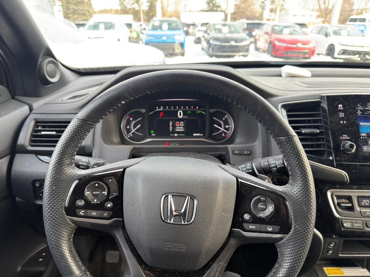 2023 Honda Passport TouringACCIDENT-FREE, HTD + CLD SEATS, SUNROOF, NA Photo