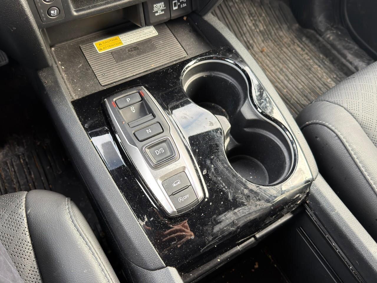 2023 Honda Passport TouringACCIDENT-FREE, HTD + CLD SEATS, SUNROOF, NA Photo