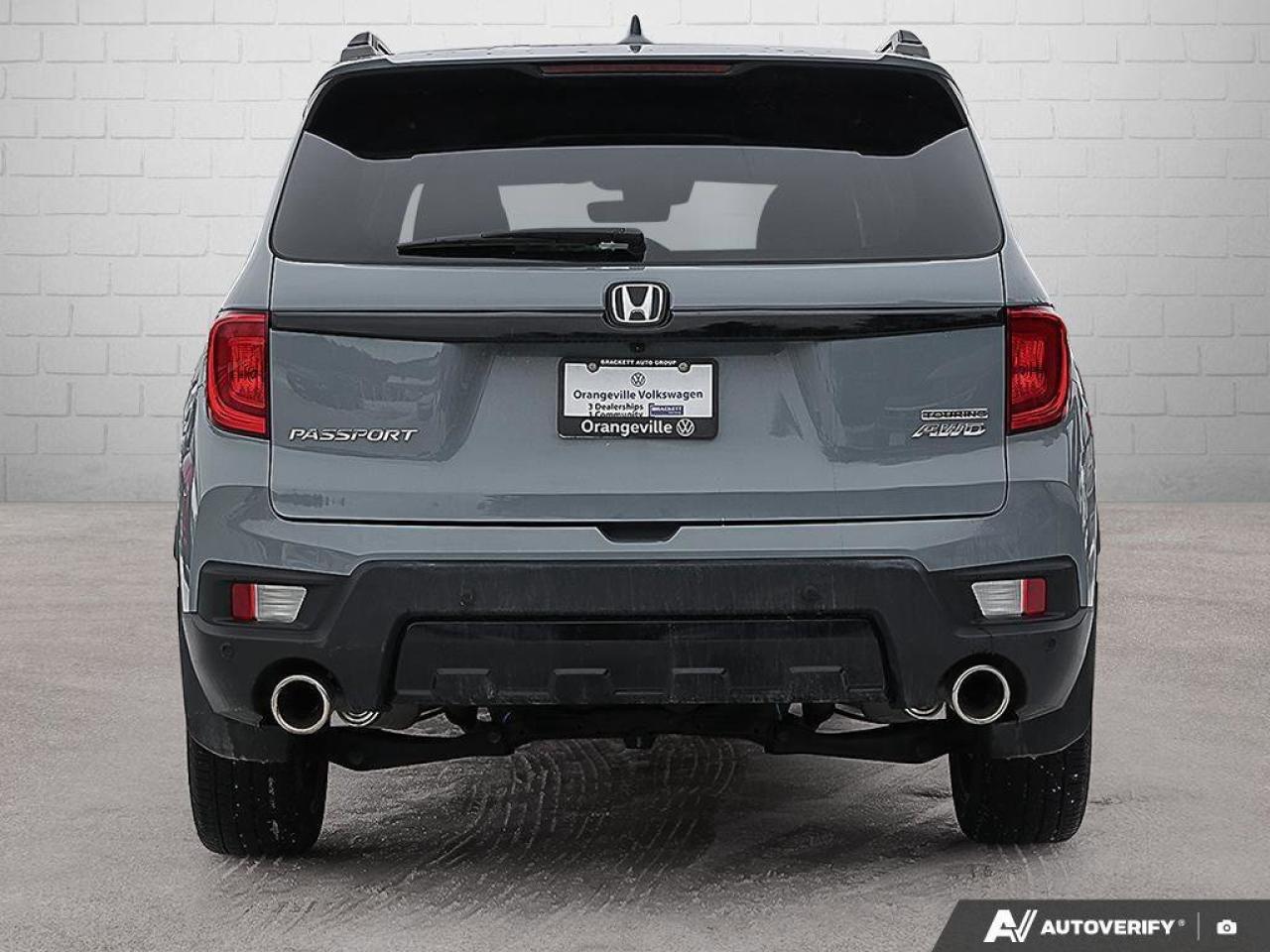 2023 Honda Passport TouringACCIDENT-FREE, HTD + CLD SEATS, SUNROOF, NA Photo