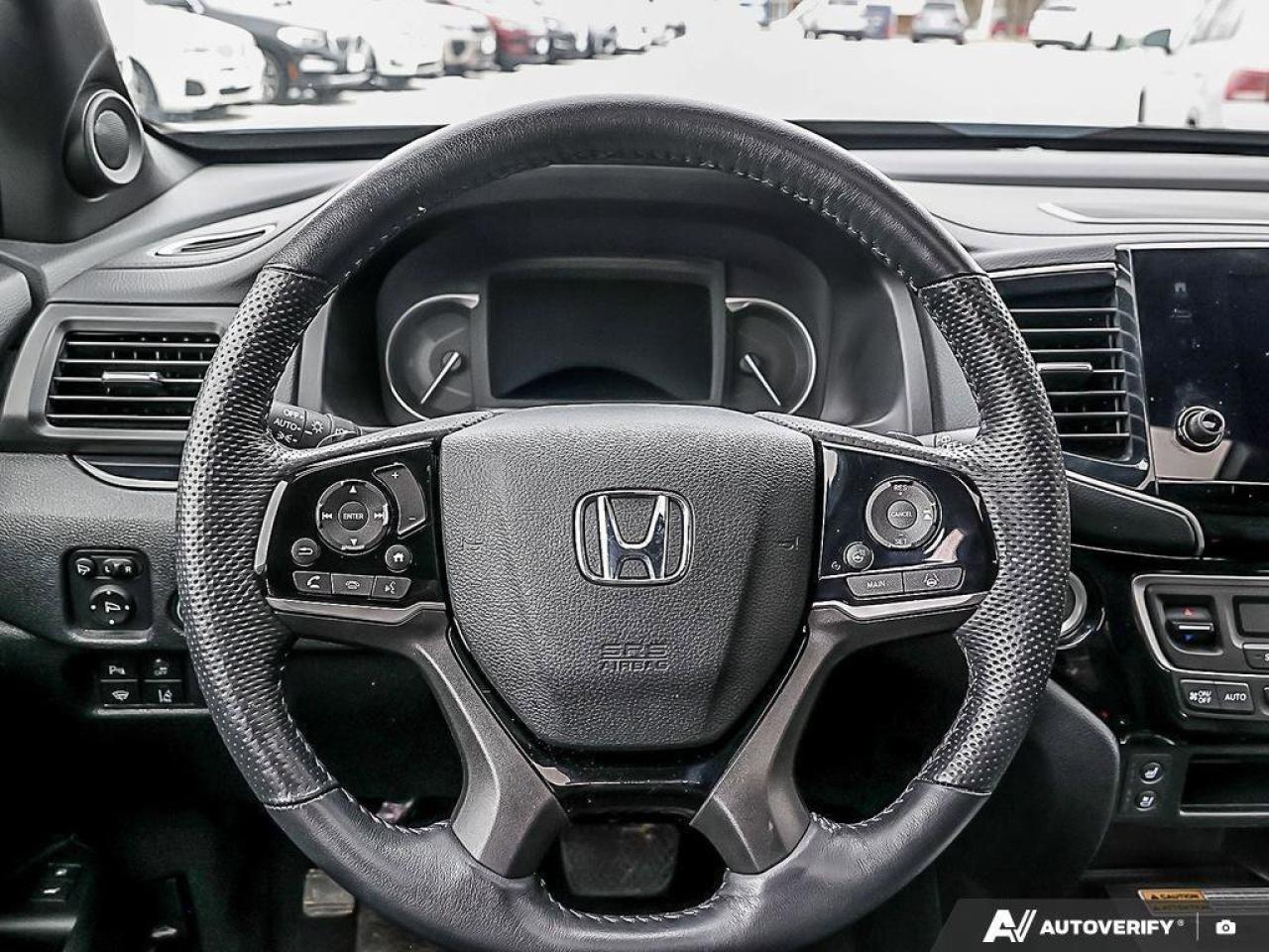 2023 Honda Passport TouringACCIDENT-FREE, HTD + CLD SEATS, SUNROOF, NA Photo