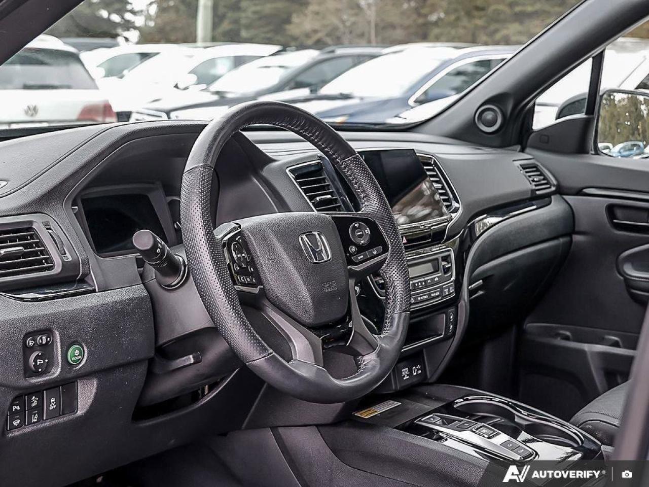 2023 Honda Passport TouringACCIDENT-FREE, HTD + CLD SEATS, SUNROOF, NA Photo