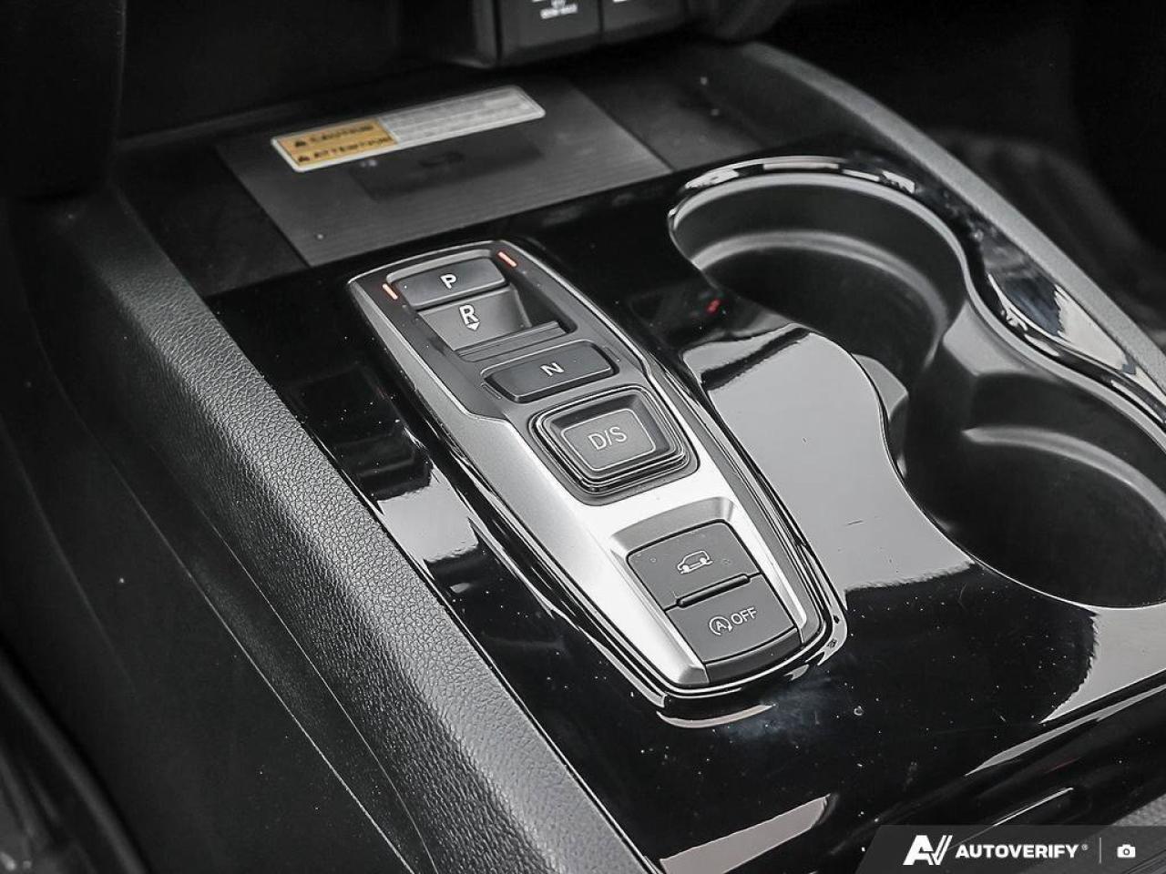 2023 Honda Passport TouringACCIDENT-FREE, HTD + CLD SEATS, SUNROOF, NA Photo