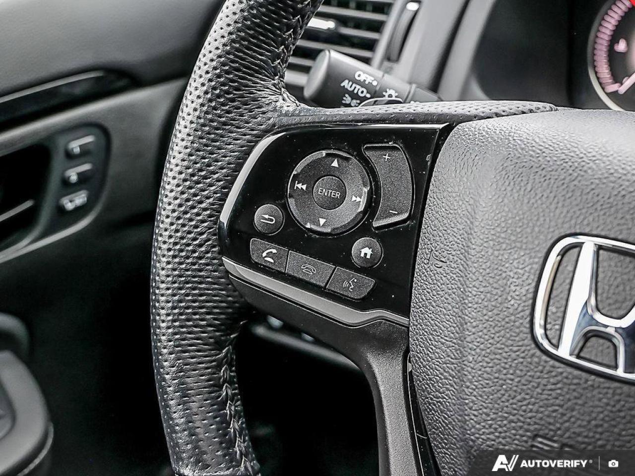 2023 Honda Passport TouringACCIDENT-FREE, HTD + CLD SEATS, SUNROOF, NA Photo