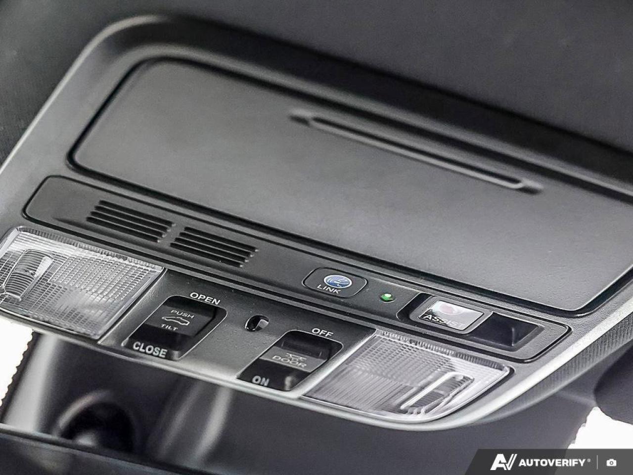 2023 Honda Passport TouringACCIDENT-FREE, HTD + CLD SEATS, SUNROOF, NA Photo