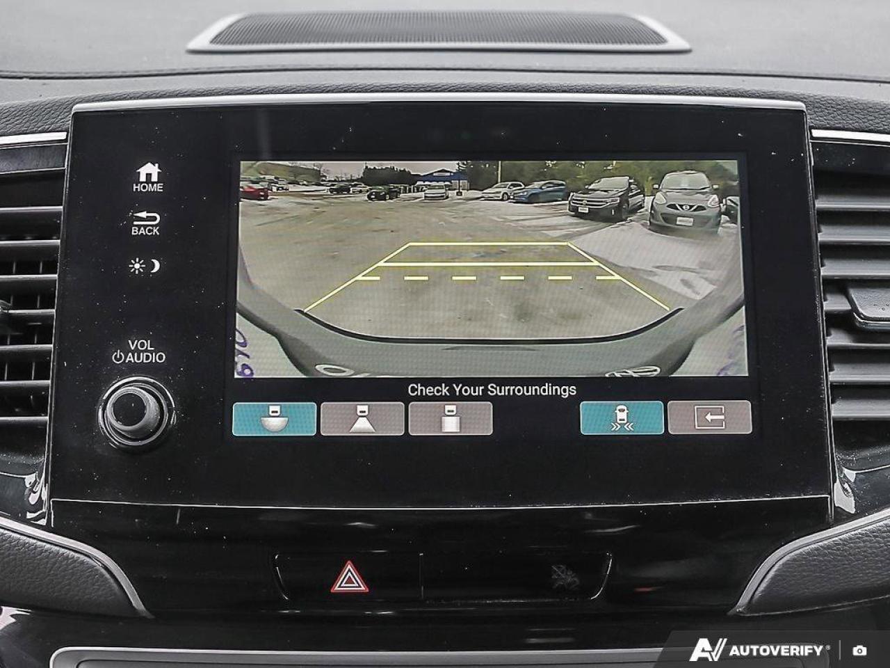 2023 Honda Passport TouringACCIDENT-FREE, HTD + CLD SEATS, SUNROOF, NA Photo