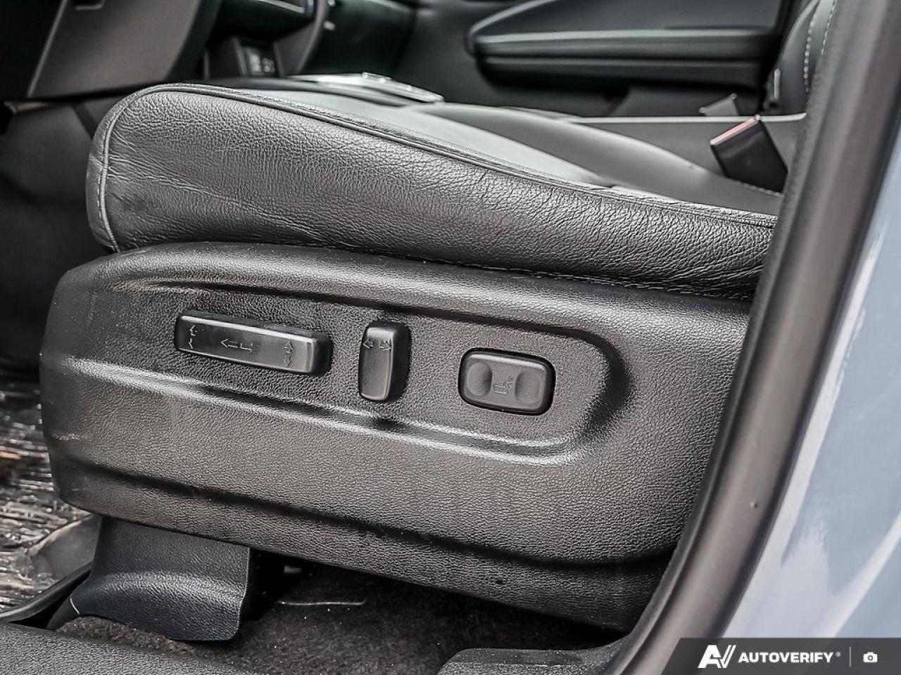 2023 Honda Passport TouringACCIDENT-FREE, HTD + CLD SEATS, SUNROOF, NA Photo