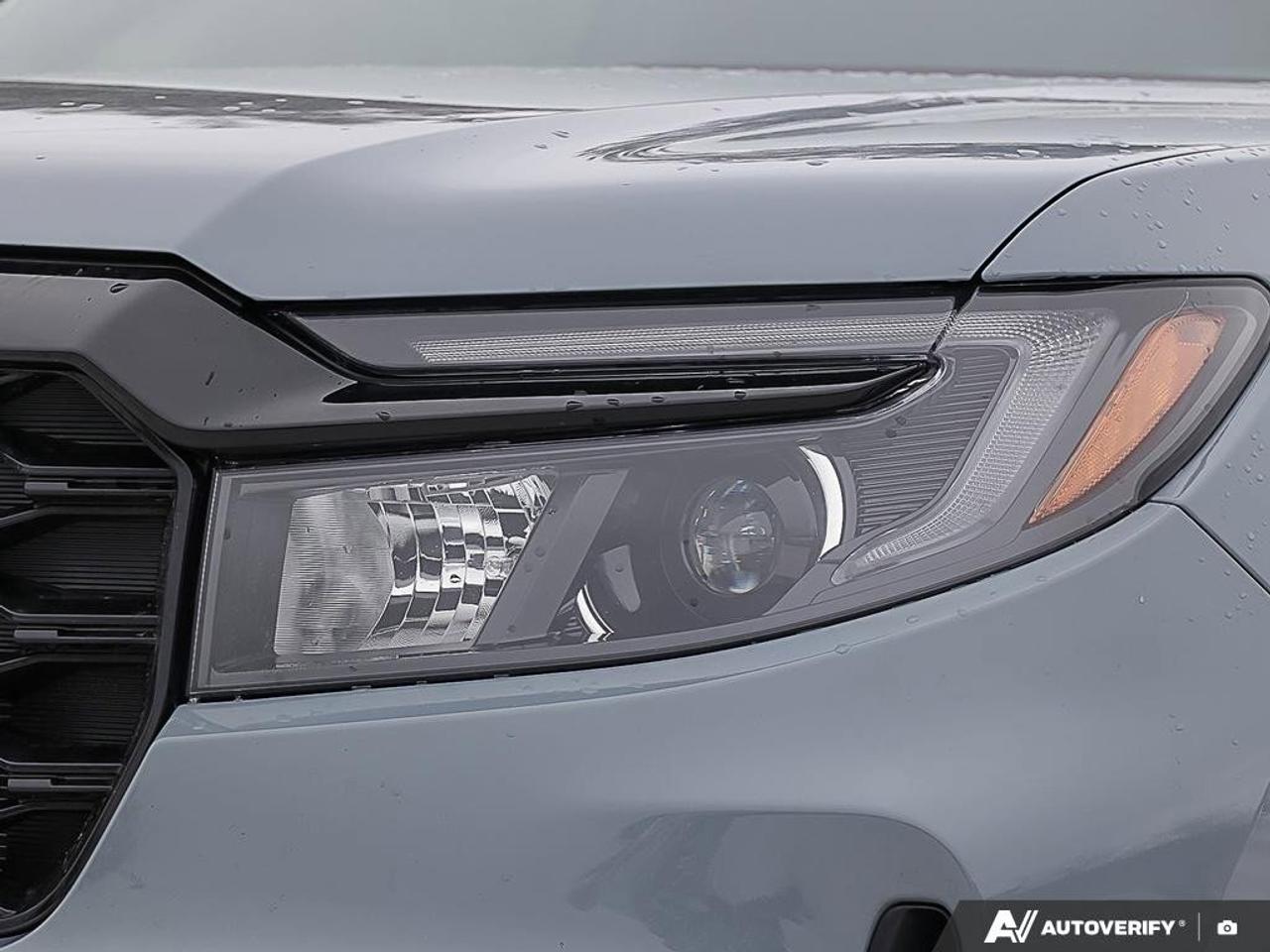 2023 Honda Passport TouringACCIDENT-FREE, HTD + CLD SEATS, SUNROOF, NA Photo