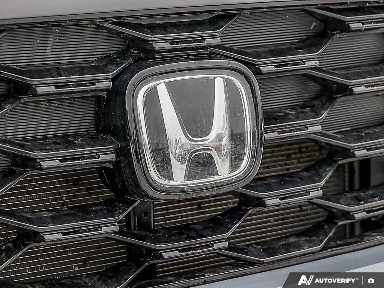 2023 Honda Passport TouringACCIDENT-FREE, HTD + CLD SEATS, SUNROOF, NA Photo