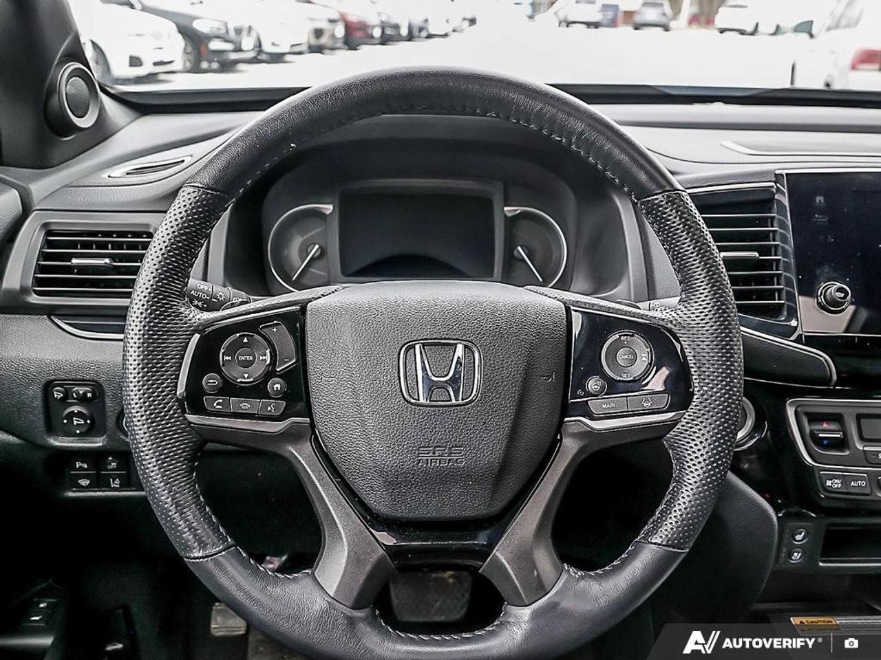 2023 Honda Passport TouringACCIDENT-FREE, HTD + CLD SEATS, SUNROOF, NA Photo