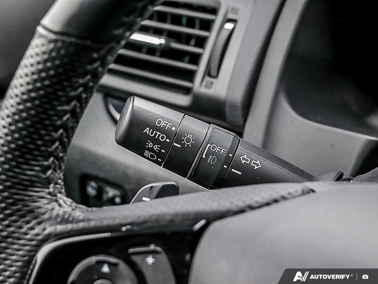 2023 Honda Passport TouringACCIDENT-FREE, HTD + CLD SEATS, SUNROOF, NA Photo