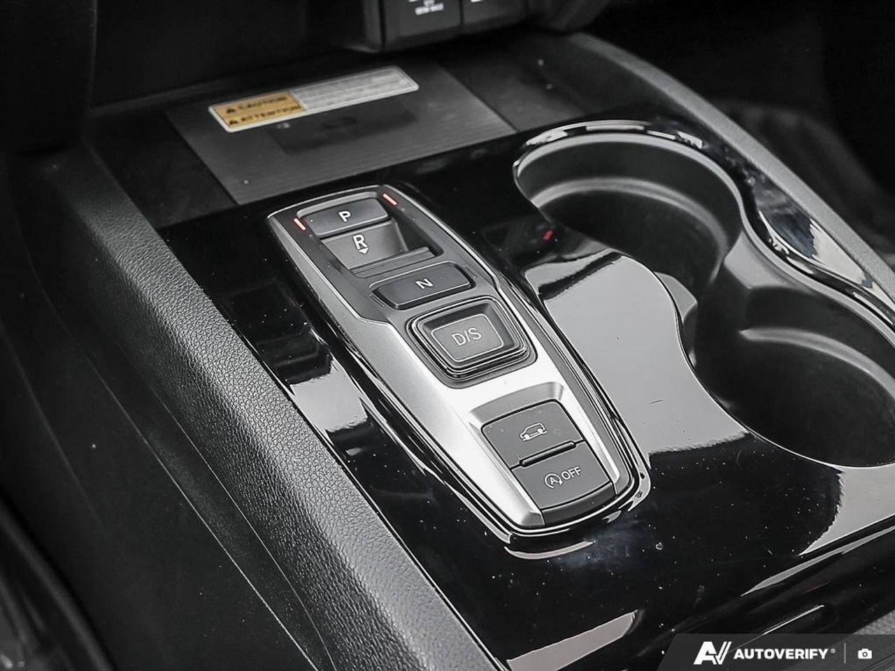 2023 Honda Passport TouringACCIDENT-FREE, HTD + CLD SEATS, SUNROOF, NA Photo