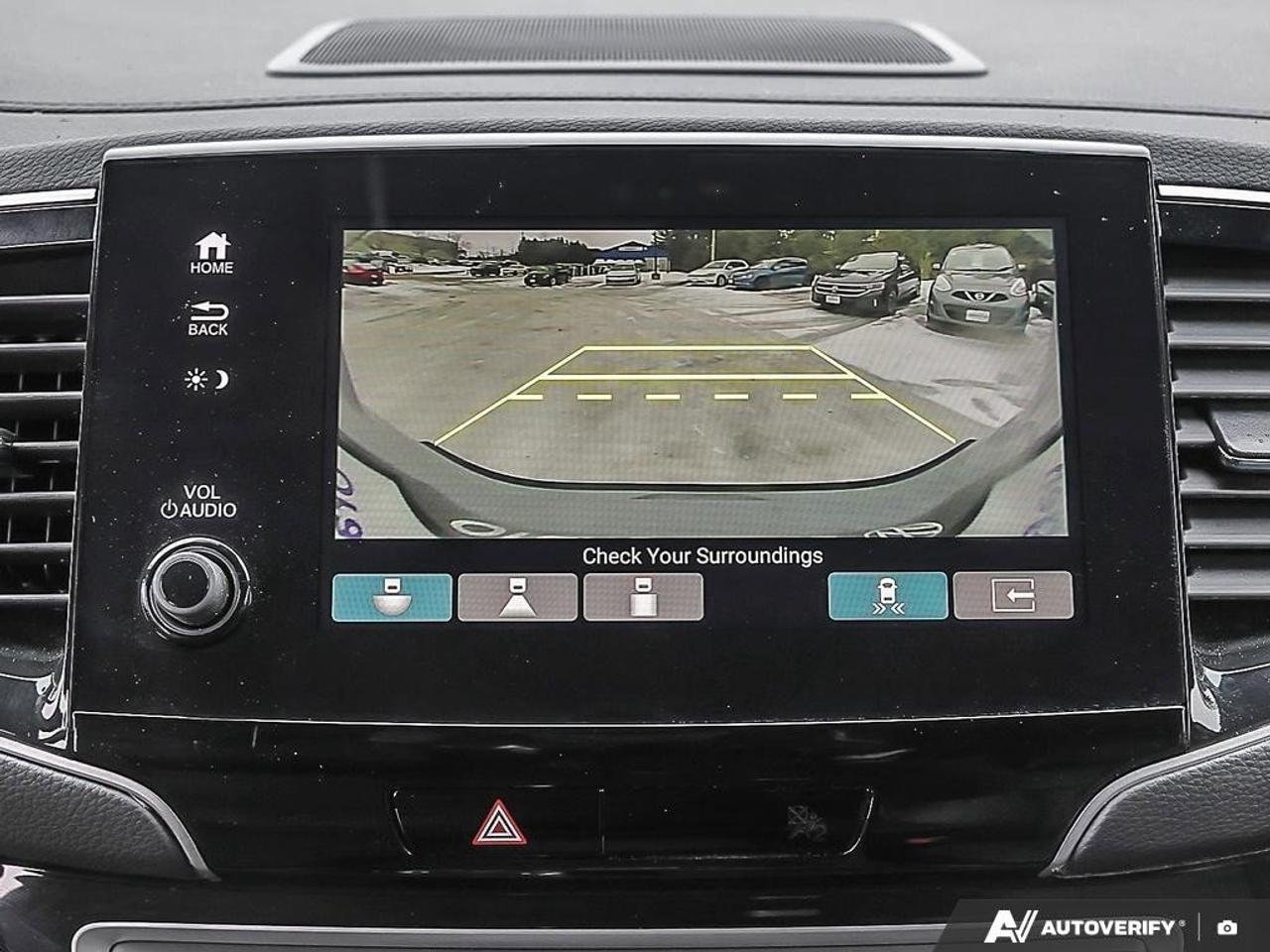 2023 Honda Passport TouringACCIDENT-FREE, HTD + CLD SEATS, SUNROOF, NA Photo