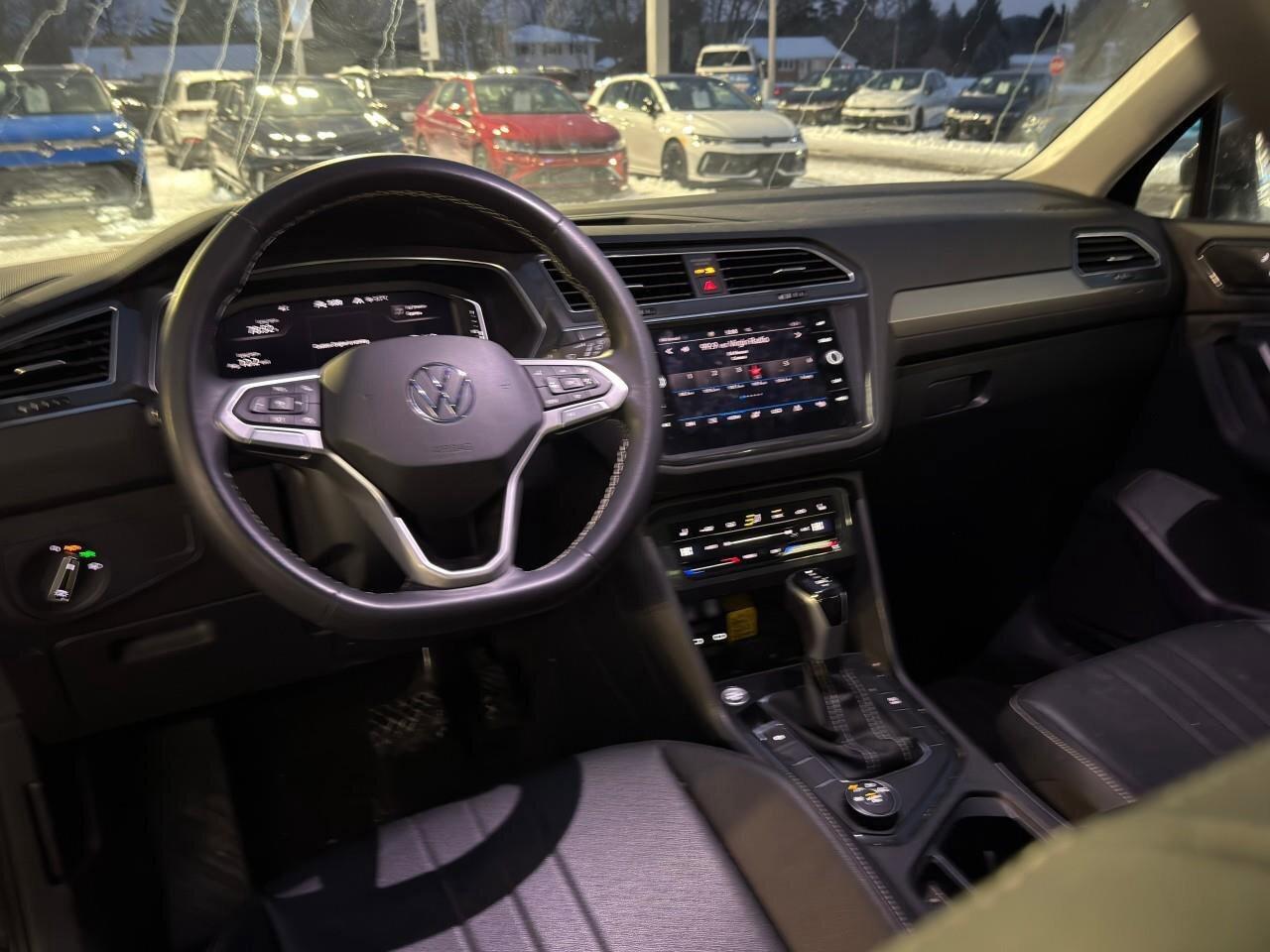 2023 Volkswagen Tiguan ComfortlineONE-OWNER, ACCIDENT-FREE, SUNROOF, HTD Photo