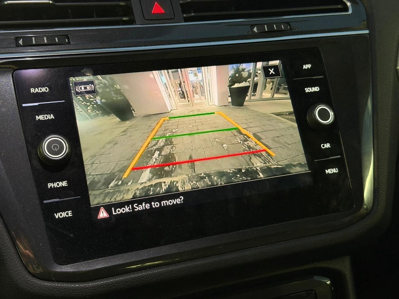 2023 Volkswagen Tiguan ComfortlineONE-OWNER, ACCIDENT-FREE, SUNROOF, HTD Photo