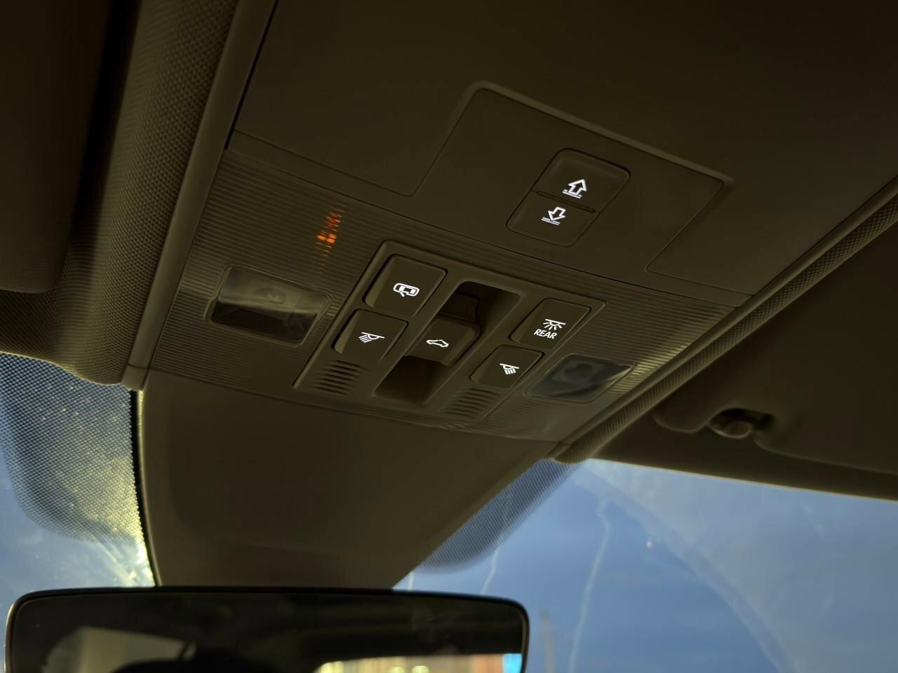 2023 Volkswagen Tiguan ComfortlineONE-OWNER, ACCIDENT-FREE, SUNROOF, HTD Photo