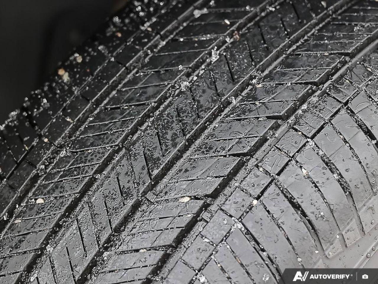 2023 Volkswagen Tiguan ComfortlineONE-OWNER, ACCIDENT-FREE, SUNROOF, HTD Photo