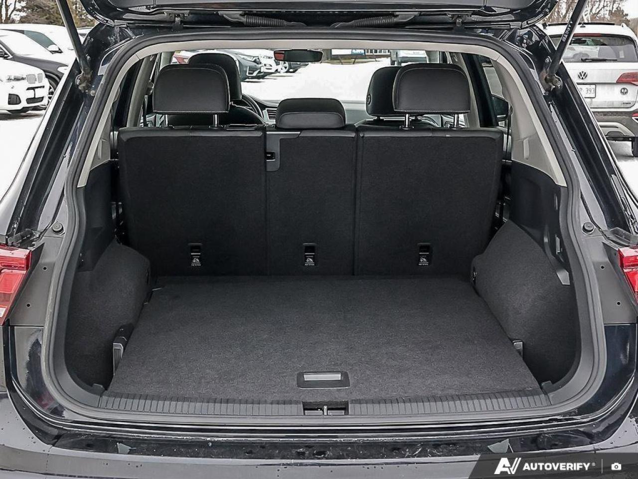 2023 Volkswagen Tiguan ComfortlineONE-OWNER, ACCIDENT-FREE, SUNROOF, HTD Photo