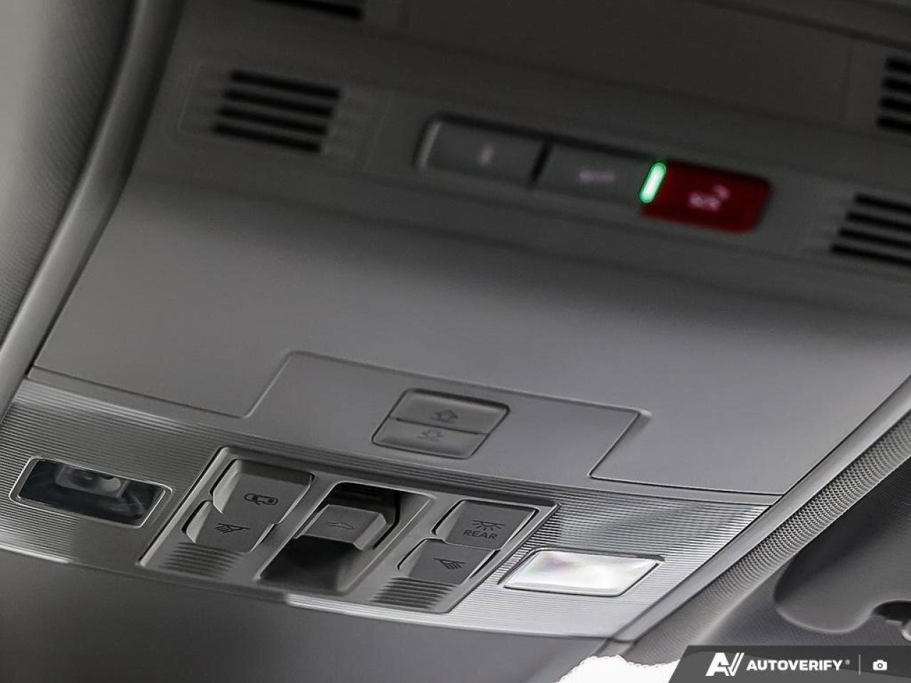 2023 Volkswagen Tiguan ComfortlineONE-OWNER, ACCIDENT-FREE, SUNROOF, HTD Photo