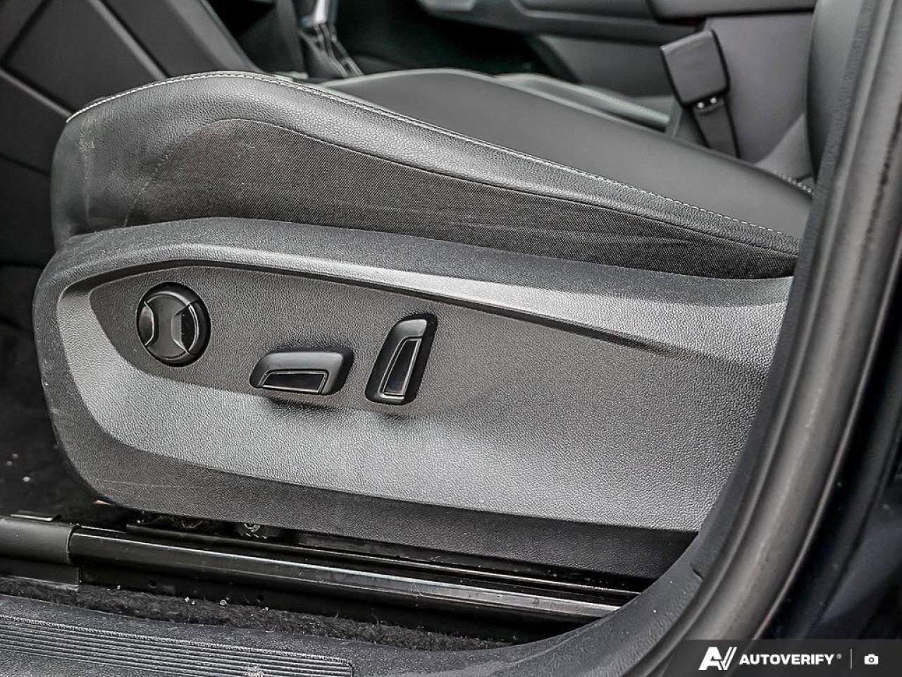 2023 Volkswagen Tiguan ComfortlineONE-OWNER, ACCIDENT-FREE, SUNROOF, HTD Photo