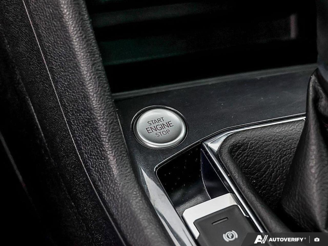 2023 Volkswagen Tiguan ComfortlineONE-OWNER, ACCIDENT-FREE, SUNROOF, HTD Photo