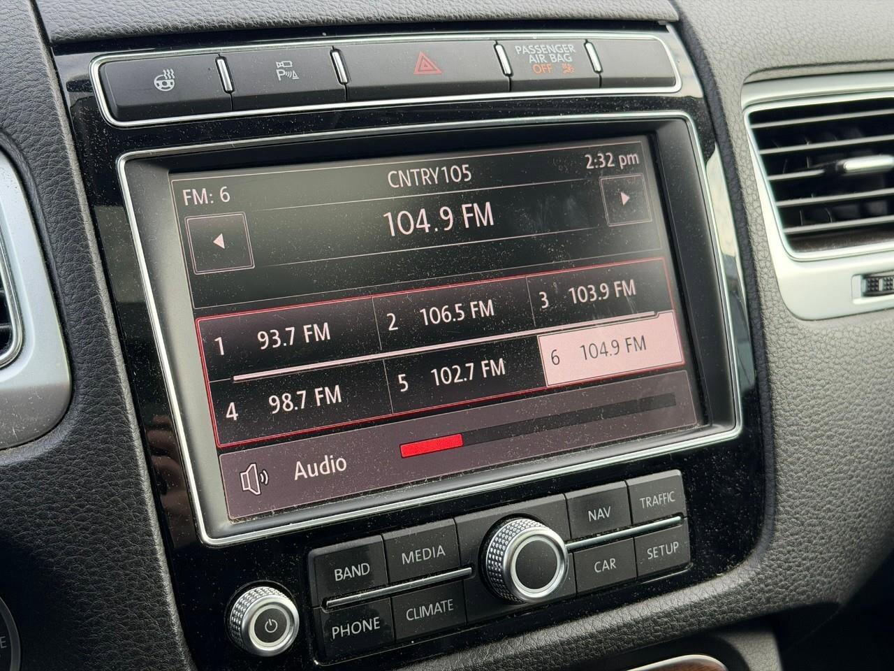 2016 Volkswagen Touareg 3.6L HighlineCERTIFIED AS-TRADED, ONE-OWNER, ACCID Photo