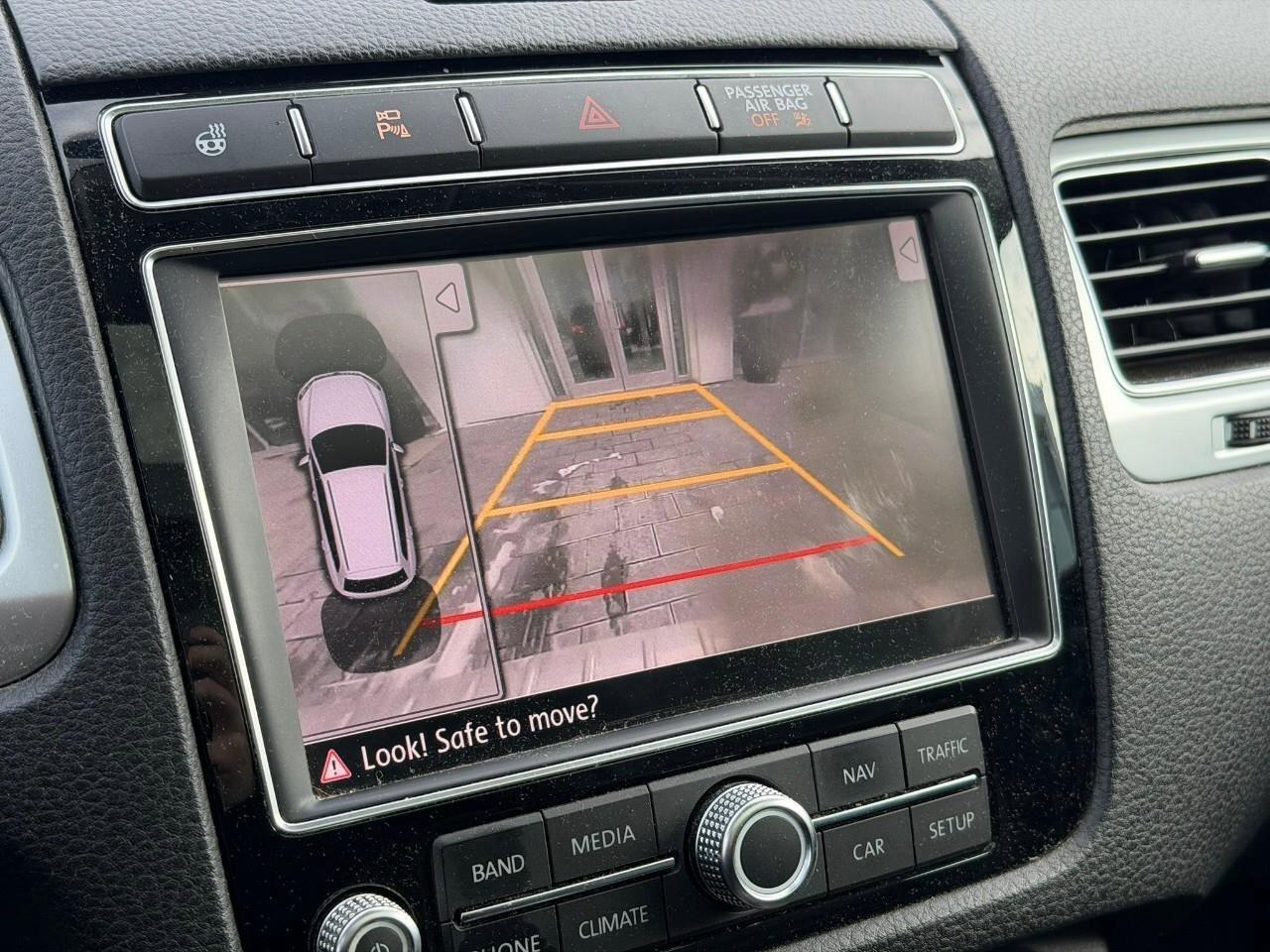 2016 Volkswagen Touareg 3.6L HighlineCERTIFIED AS-TRADED, ONE-OWNER, ACCID Photo