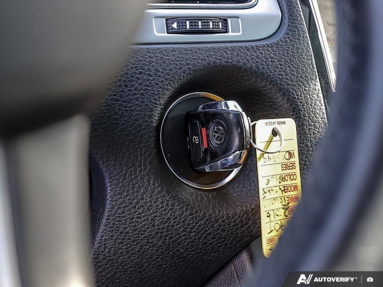 2016 Volkswagen Touareg 3.6L HighlineCERTIFIED AS-TRADED, ONE-OWNER, ACCID Photo