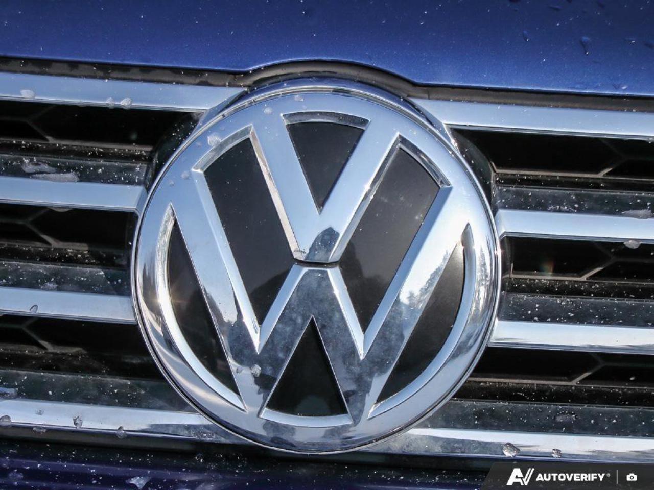 2016 Volkswagen Touareg 3.6L HighlineCERTIFIED AS-TRADED, ONE-OWNER, ACCID Photo