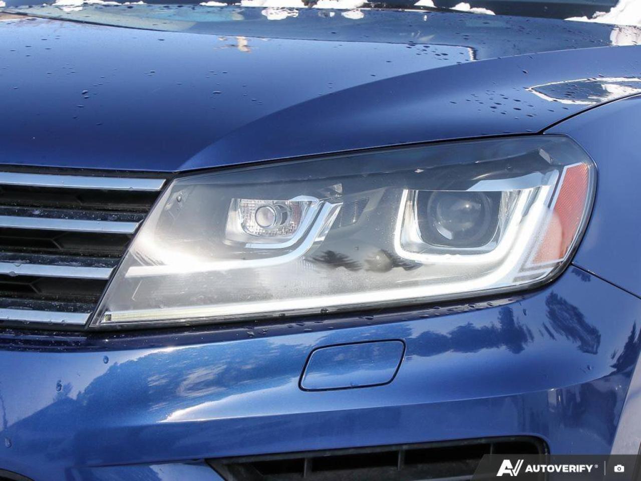 2016 Volkswagen Touareg 3.6L HighlineCERTIFIED AS-TRADED, ONE-OWNER, ACCID Photo