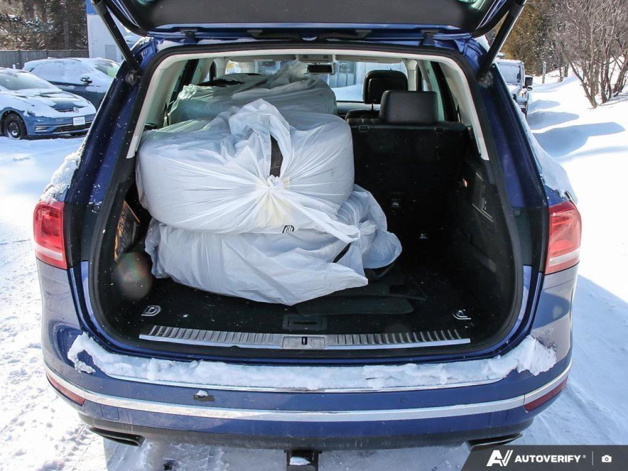 2016 Volkswagen Touareg 3.6L HighlineCERTIFIED AS-TRADED, ONE-OWNER, ACCID Photo