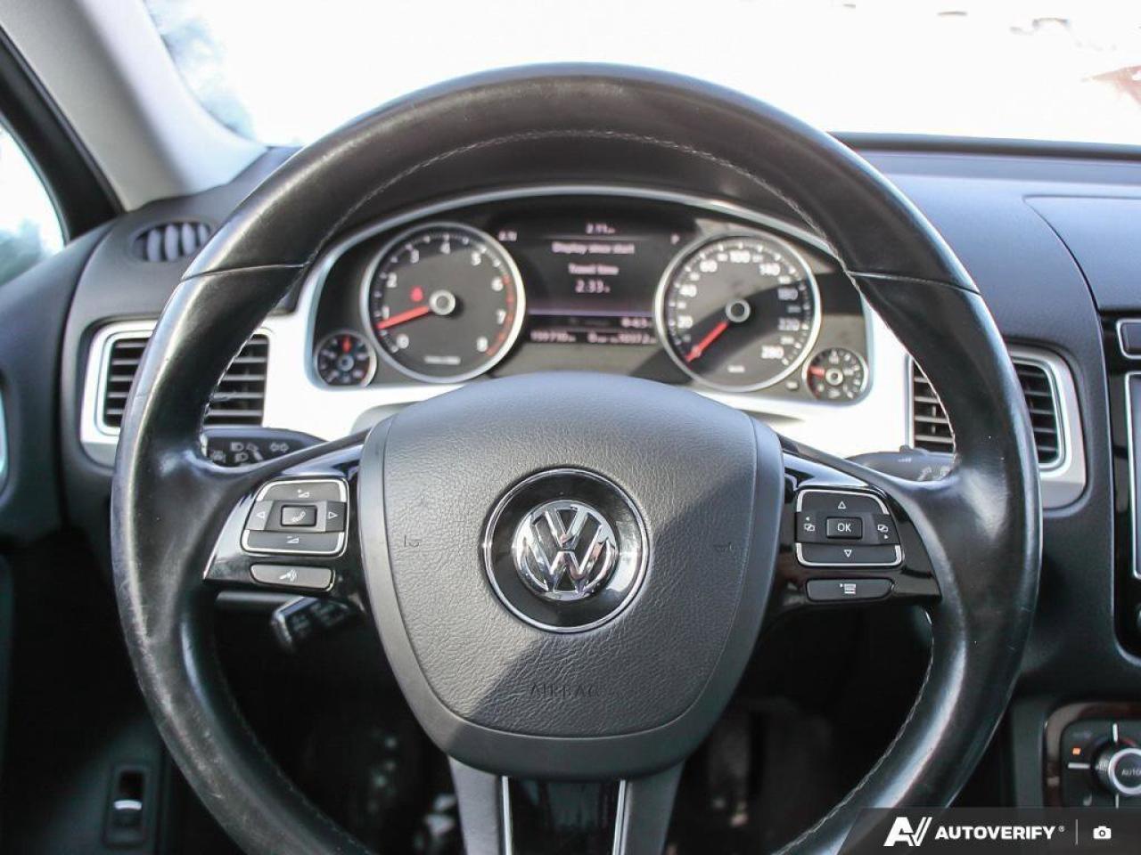 2016 Volkswagen Touareg 3.6L HighlineCERTIFIED AS-TRADED, ONE-OWNER, ACCID Photo