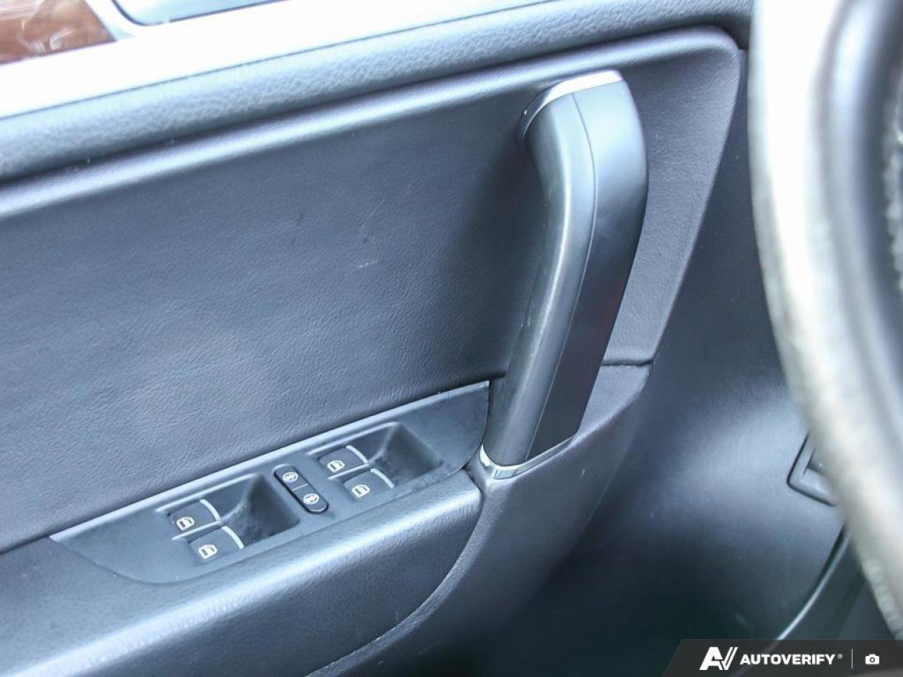 2016 Volkswagen Touareg 3.6L HighlineCERTIFIED AS-TRADED, ONE-OWNER, ACCID Photo