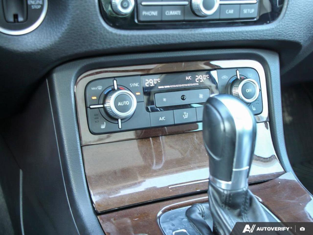 2016 Volkswagen Touareg 3.6L HighlineCERTIFIED AS-TRADED, ONE-OWNER, ACCID Photo