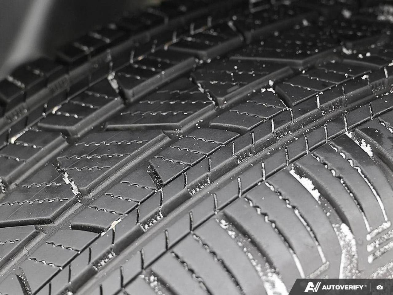 2014 Ford Explorer XLTXLT, 3.5L V6, FWD, ALLOYS, LEATHER, 7-PASSENGER Photo