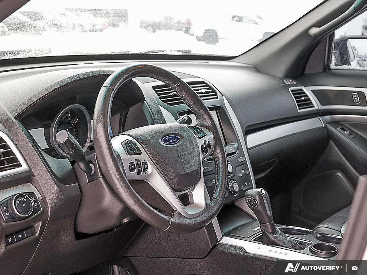 2014 Ford Explorer XLTXLT, 3.5L V6, FWD, ALLOYS, LEATHER, 7-PASSENGER Photo