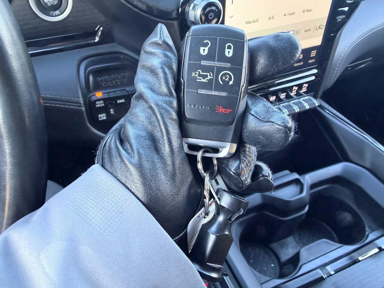 2022 RAM 2500 LimitedLIMITED, 6.7L DIESEL, CREW CAB, ALLOYS, LEA Photo